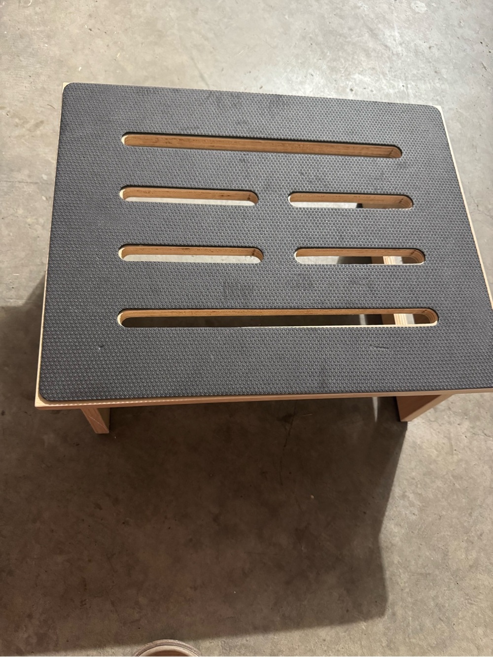 Wooden Step Stool with Non-Slip Grip ~450 lbs carrying capacity